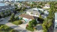 Closest studio to Vanderbilt Bch, lovely remodel, yard, has everything & extras!