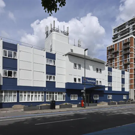 Travelodge London Battersea Отели рядом с достопримечательностью «Железнодорожный вокзал Клэпхем Джанкшн»