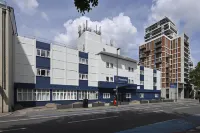 Travelodge London Battersea Hotel dekat Stasiun Kereta Clapham Junction