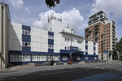 Travelodge London Battersea Hotel dekat Stasiun Kereta Clapham Junction