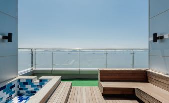 Wave M Hotel West