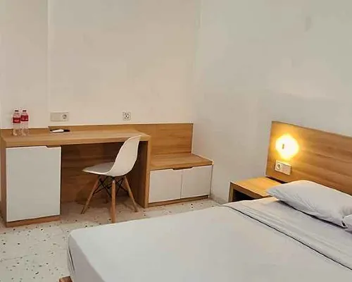 Max Coliving Hotels in Lahat