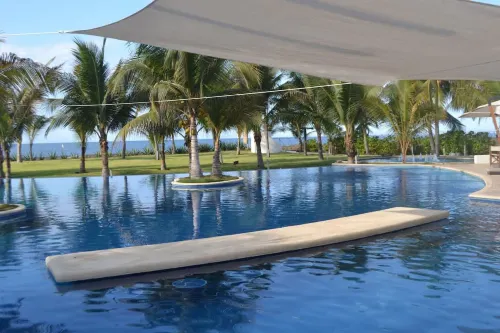 Elegant Villa with Poolfront View - 4-Star