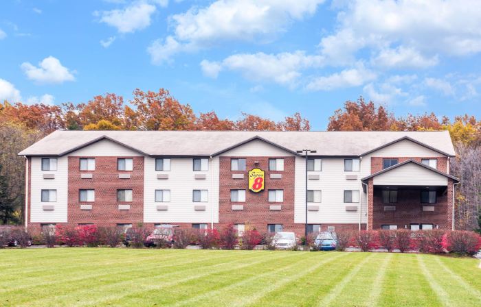 Super 8 by Wyndham Richfield/Cleveland