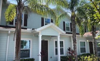 Comfortable 3BR Townhome Near Parks, Great Value