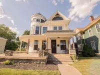 4-bedroom house in historic downtown Xenia w/WiFi, AC. Book your stay now!