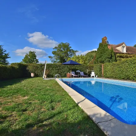 Holiday Home in le Chatelet with Pool