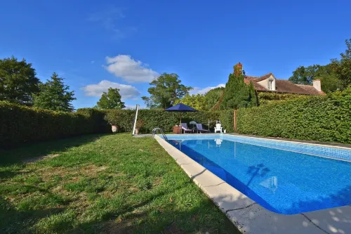 Holiday Home in le Chatelet with Pool - Boutique
