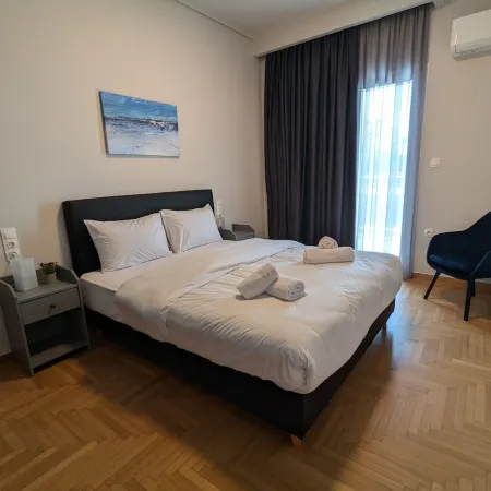 Spacious seaside flat at alimos