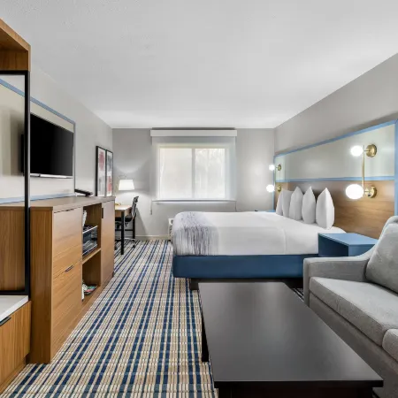 AmericInn by Wyndham Delafield Отели в г. Делафилд