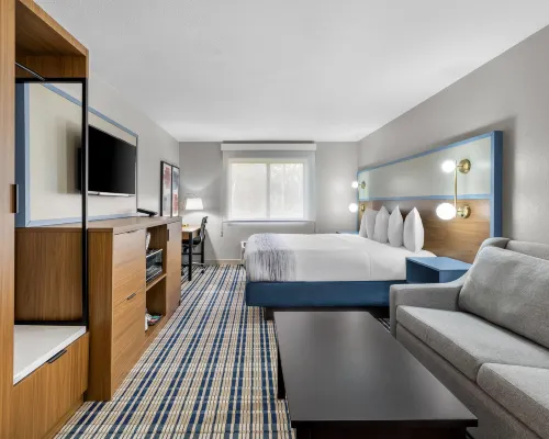 AmericInn by Wyndham Delafield Hotels in Delafield