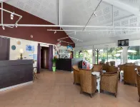 Beach Retreat With Pool & Tennis - Homestays