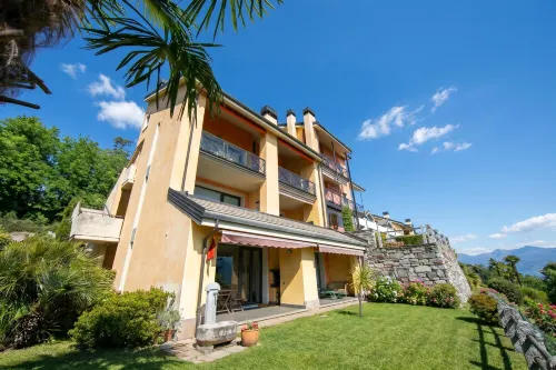 Panorama Lake View Apt + Pool & Beach - Happy Rentals - 3-Star