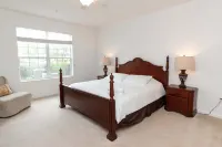 5Min Universal Spacious Condo VC101 - Condos