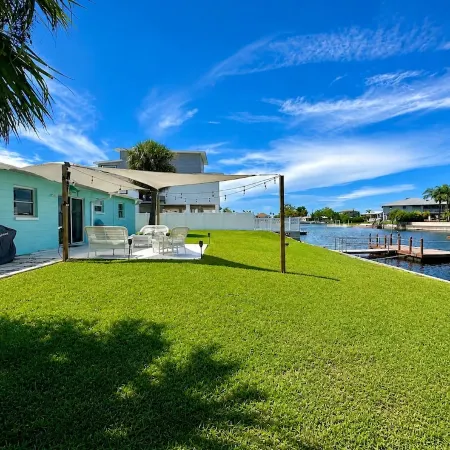 Fully Renovated, Direct Gulf Access w private doc just for you! Отели в г. Эрнандо-Бич