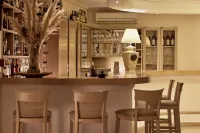 Hotel Adonis - Quầy Bar