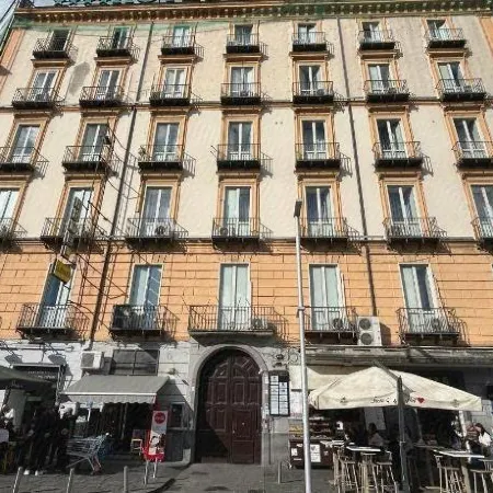 Track 60 - Private Rooms Garibaldi