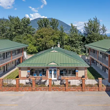 SureStay Plus Hotel by Best Western Salmon Arm