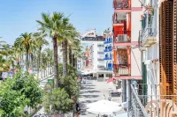 Newly Renovated Beachfront Apartment Ideally Located in Penelope - إطلالة على البحر