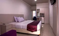 Mega Hotel & Resort Puncak - parking