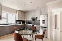 Elegant 4-Bedroom House Rental in Cape Town - Homestays