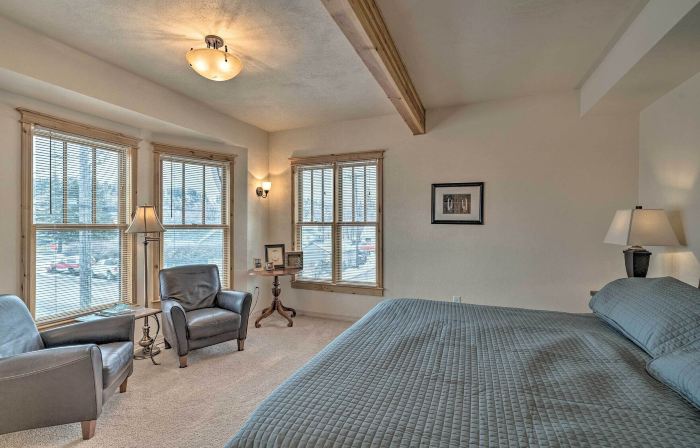 Updated Townhome w/ Hot Tub - Walk to Downtown!
