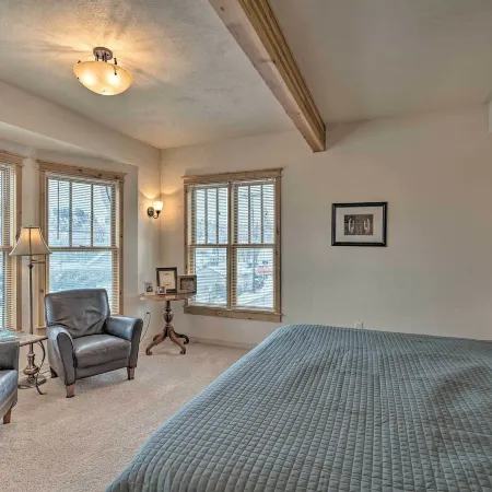 Updated Townhome w/ Hot Tub - Walk to Downtown!