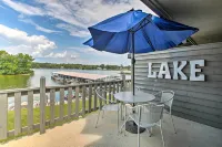 Balcony & Lake Access: Hot Springs Getaway! - Spa