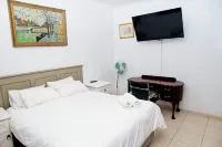 Stylish 2 Bed Marlborough Garden Apartment - 2388 - Condos
