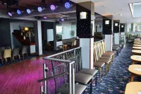 Lyndene Hotel - bar