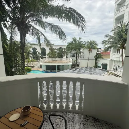 Madison Crown Hotel