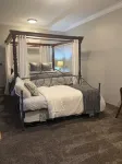 Luxurious Private Estate with Hot Tub. Game Room, Grand Piano- Near Ski Resort - Wi-Fi