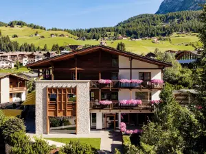 Boutique Hotel Nives - Luxury & Design in the Dolomites