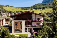 Boutique Hotel Nives - Luxury & Design in the Dolomites - 4-Star