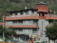 Hotel Amit - 5 Mins Drive to Airport - Wi-Fi