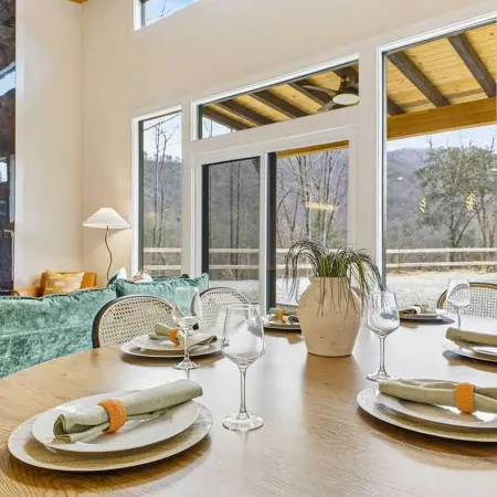 Luxe Mtn Cabin - Sleeps 9 - Sauna - Hot Tub - Games