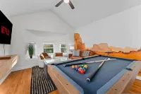 容納16人，屋頂，遊戲室，允許攜帶寵物(Sleeps 16 - Roof Top - Game Room - Pet Friendly) - 民宿