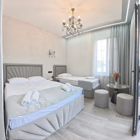 Leader Hotel