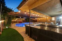 Marvel home w/ Pool, Gazebo, Movie Room, Gym, Traeger - สระว่ายน้ำส่วนตัว