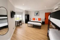 Hermanus Backpackers & Budget Accommodation - Pool