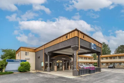 Best Western Plains Motel - parking