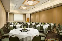 Embassy Suites by Hilton Greensboro Airport - Barer