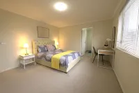 Newly Modern Home for Big Group Near SC - Pensionaatit