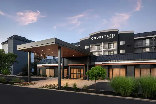 Courtyard Cleveland Beachwood - parking