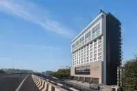 Four Points by Sheraton Nashik - Swimmingpools