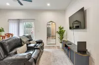 'The Hangar Retreat' Aviation-Themed Stay in Lutz - Boutique