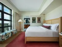 Perry Lane Hotel, a Luxury Collection Hotel, Savannah Hotels near Mickve Israel Temple