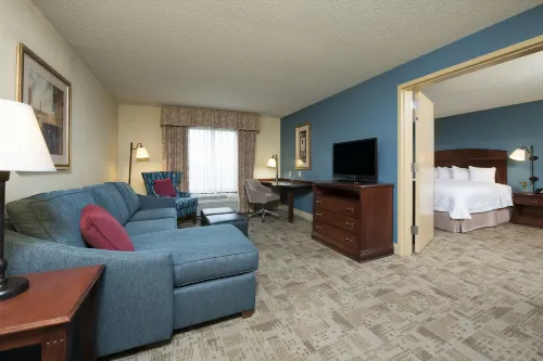 Hampton Inn & Suites Bloomington-Normal - Pool
