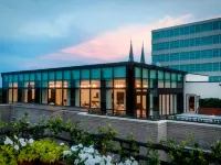 Perry Lane Hotel, a Luxury Collection Hotel, Savannah Hotels near Mickve Israel Temple