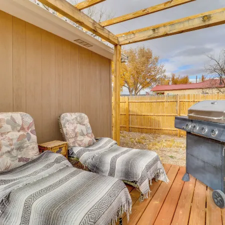 Yard, Deck, Grill! Desert Hideaway By Jemez Canyon